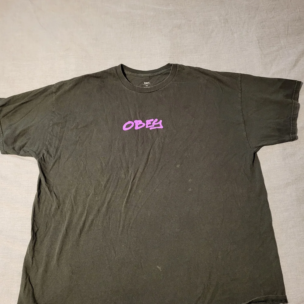Obey Olive T-Shirt with Pink Logo - Picture 3 of 3